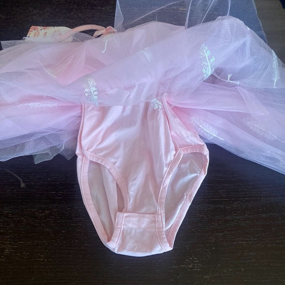 Ballet dance dresss . 5T - Picture 1 of 4